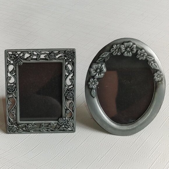 Vintage MINI Picture Frames Metal and Glass Oval and Rectangle Free Standing - Picture 1 of 6